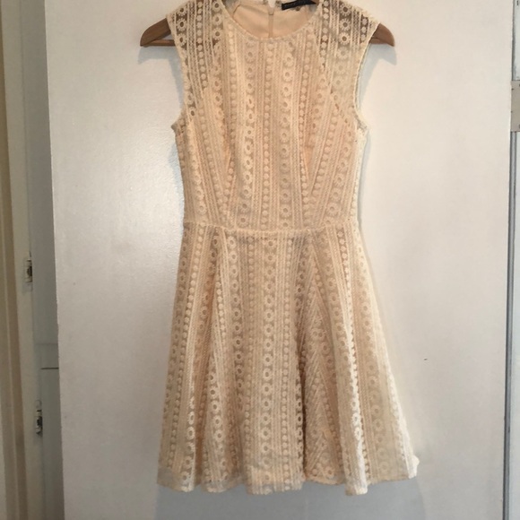 Ivory Lace sleeveless dress - Picture 1 of 6